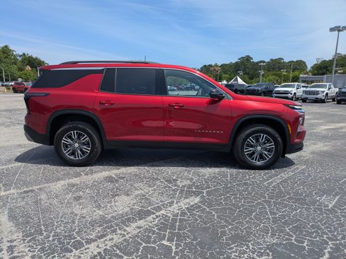 New 2026 Chevrolet Traverse LT w/ Driver Confidence Package FWD image 3