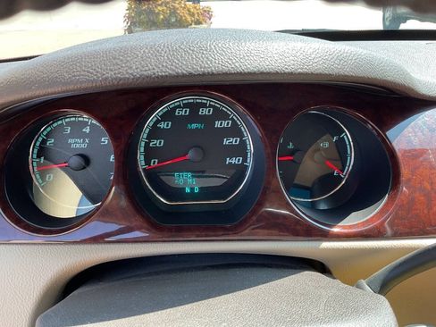 Used 2011 Buick Lucerne CXL FWD image 17