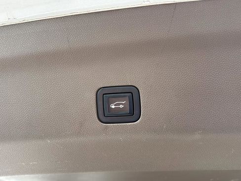 Used 2021 GMC Yukon Denali w/ Advanced Technology Package image 22