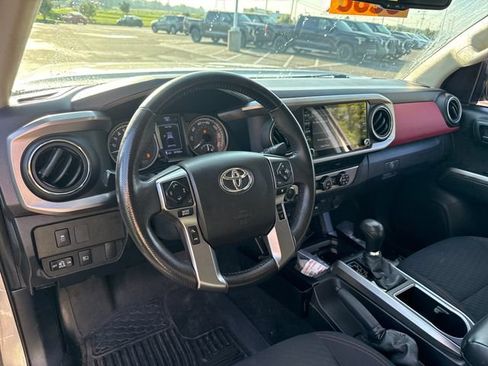 Used 2020 Toyota Tacoma SR5 AWD/4WD image 17