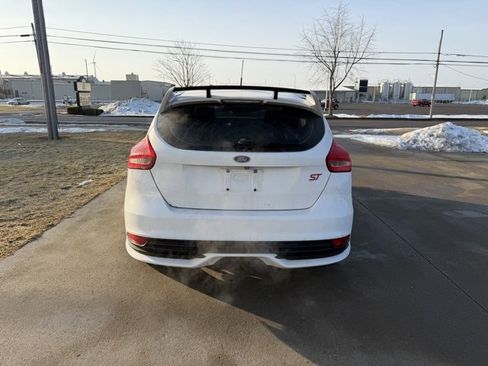 Used 2018 Ford Focus ST image 6