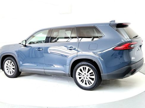 Used 2024 Toyota Grand Highlander AWD image 4