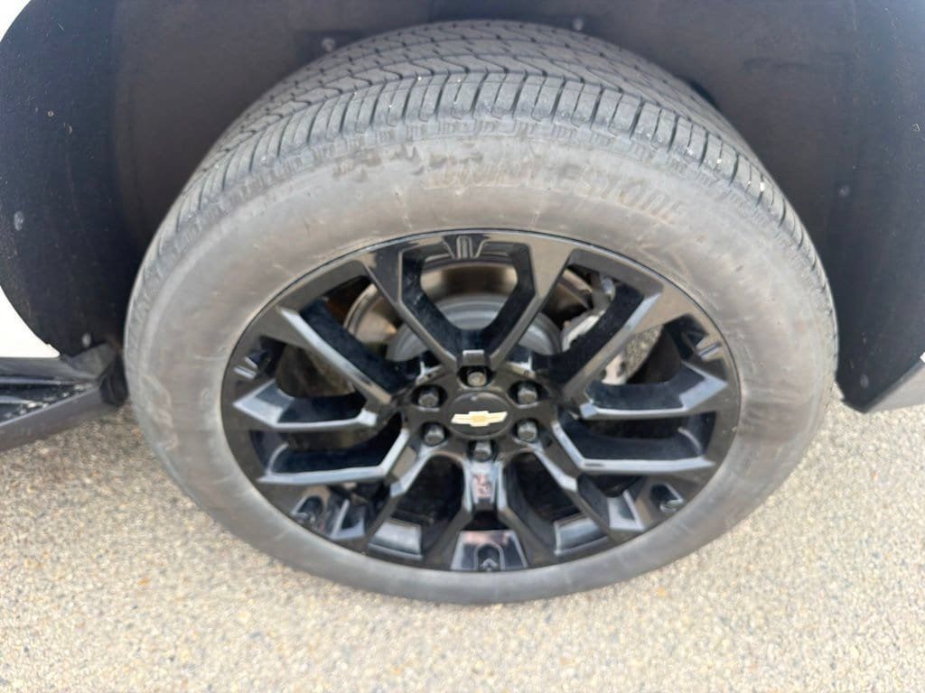 Certified 2023 Chevrolet Suburban Premier w/ Advanced Technology Package AWD/4WD image 37