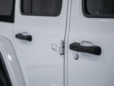 Used 2021 Jeep Wrangler Unlimited Sahara w/ Dual Top Group AWD/4WD image 15