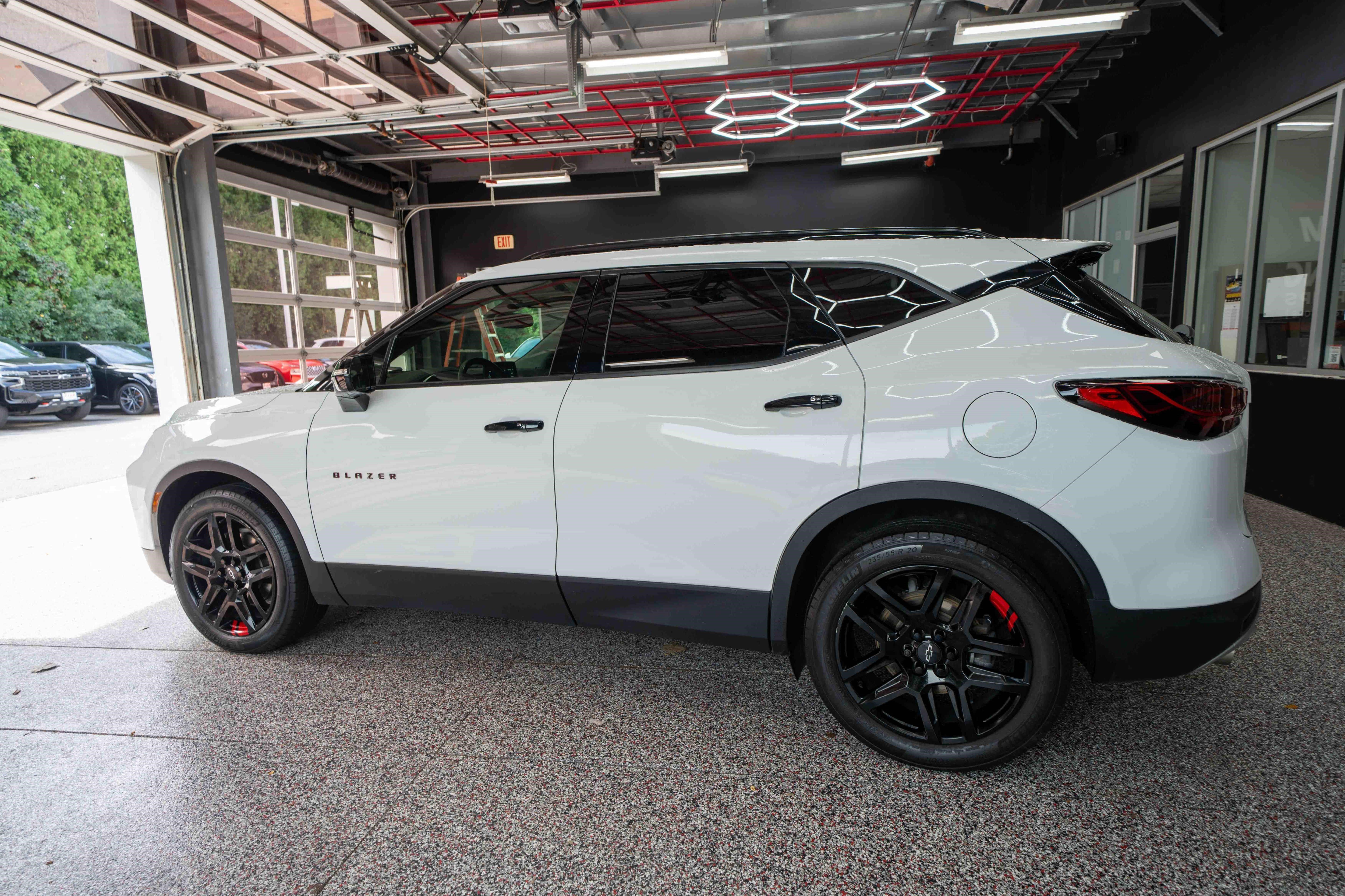 Used 2023 Chevrolet Blazer LT AWD/4WD image 2