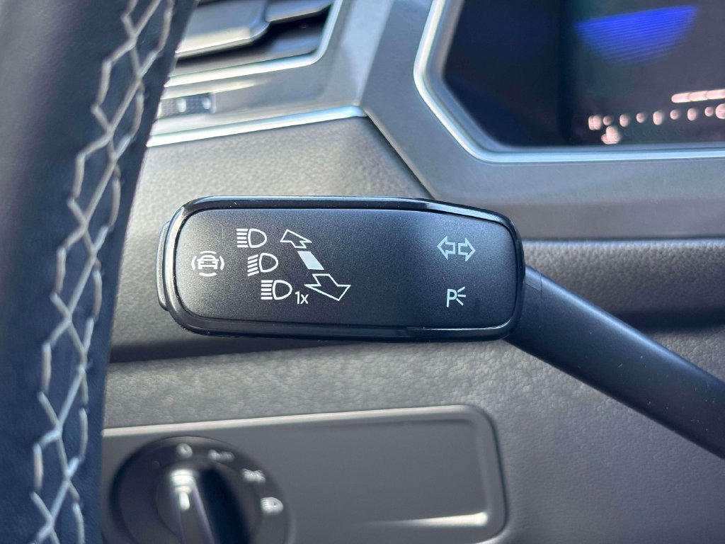Used 2023 Volkswagen Tiguan SE AWD/4WD image 34