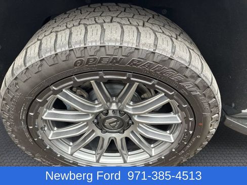 Used 2024 GMC Yukon XL Denali w/ Advanced Technology Package AWD/4WD image 9