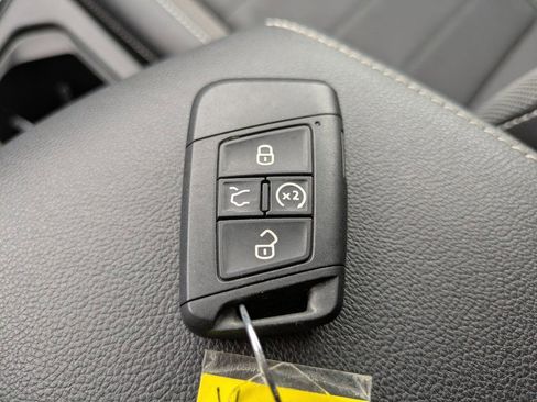 Used 2023 Volkswagen Taos SE w/ Panoramic Sunroof Package AWD/4WD image 29