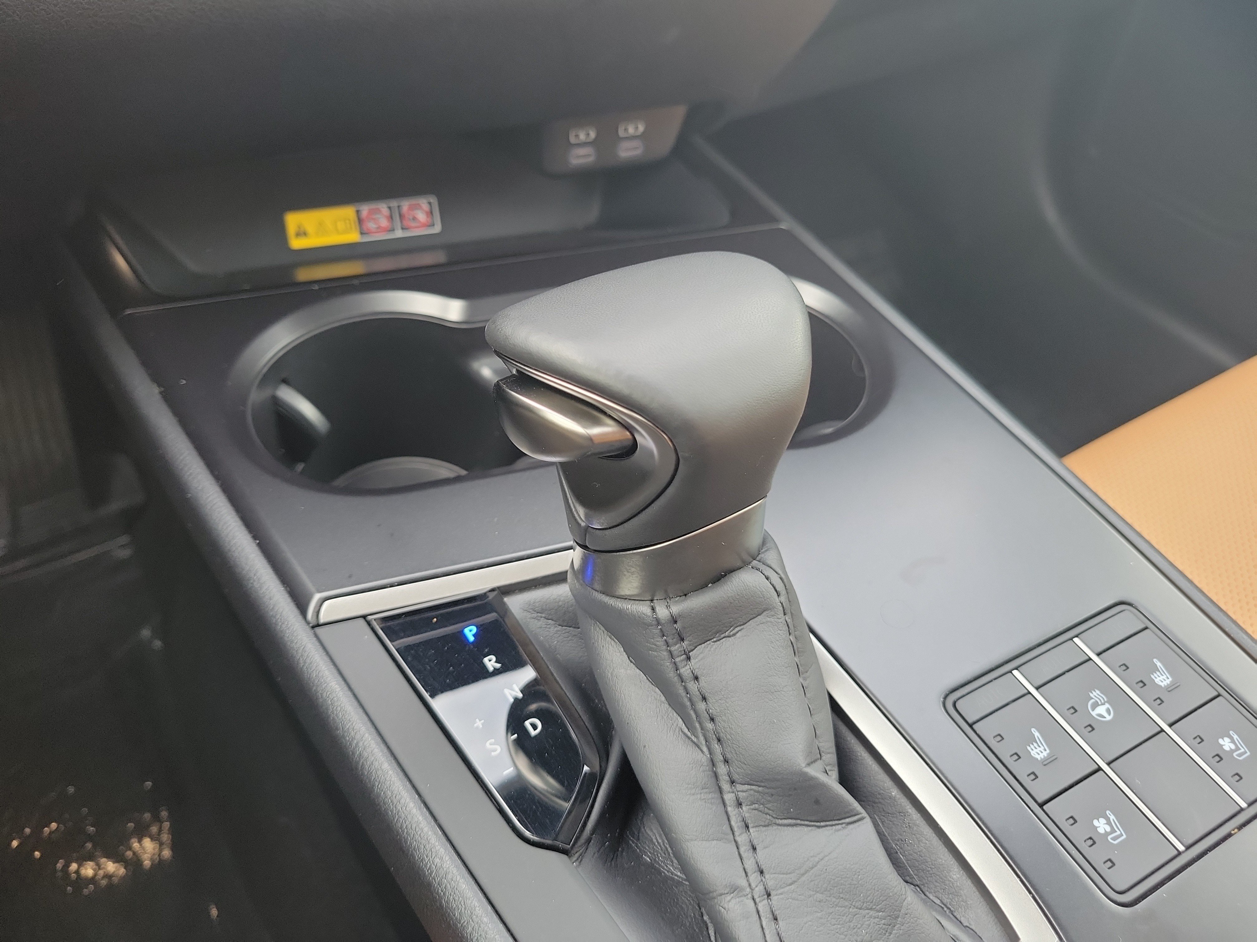 Used 2024 Lexus UX 250h FWD w/ Premium Package image 28