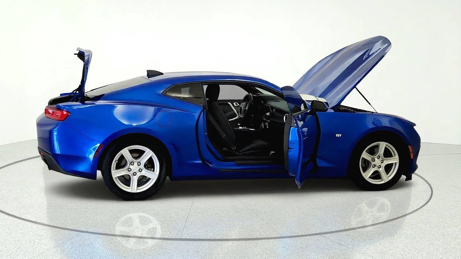 Used 2017 Chevrolet Camaro LT w/ Technology Package RWD image 12