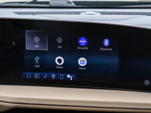 Used 2024 Cadillac XT4 Luxury w/ Cold Weather Package FWD image 14