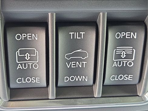 New 2025 Jeep Grand Cherokee L Overland w/ Rear Seat Video Group I image 20