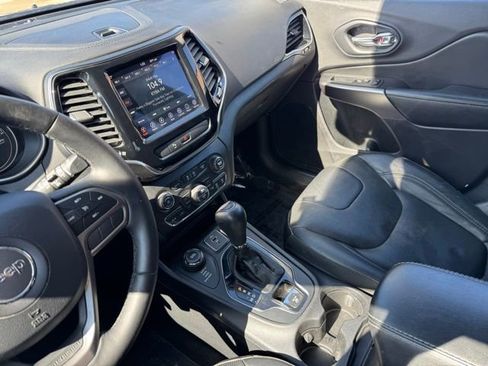 Used 2019 Jeep Cherokee Limited image 15