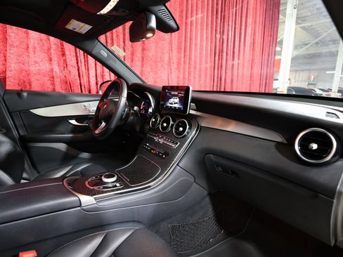 Used 2019 Mercedes-Benz GLC 300 4MATIC w/ Premium Package image 22