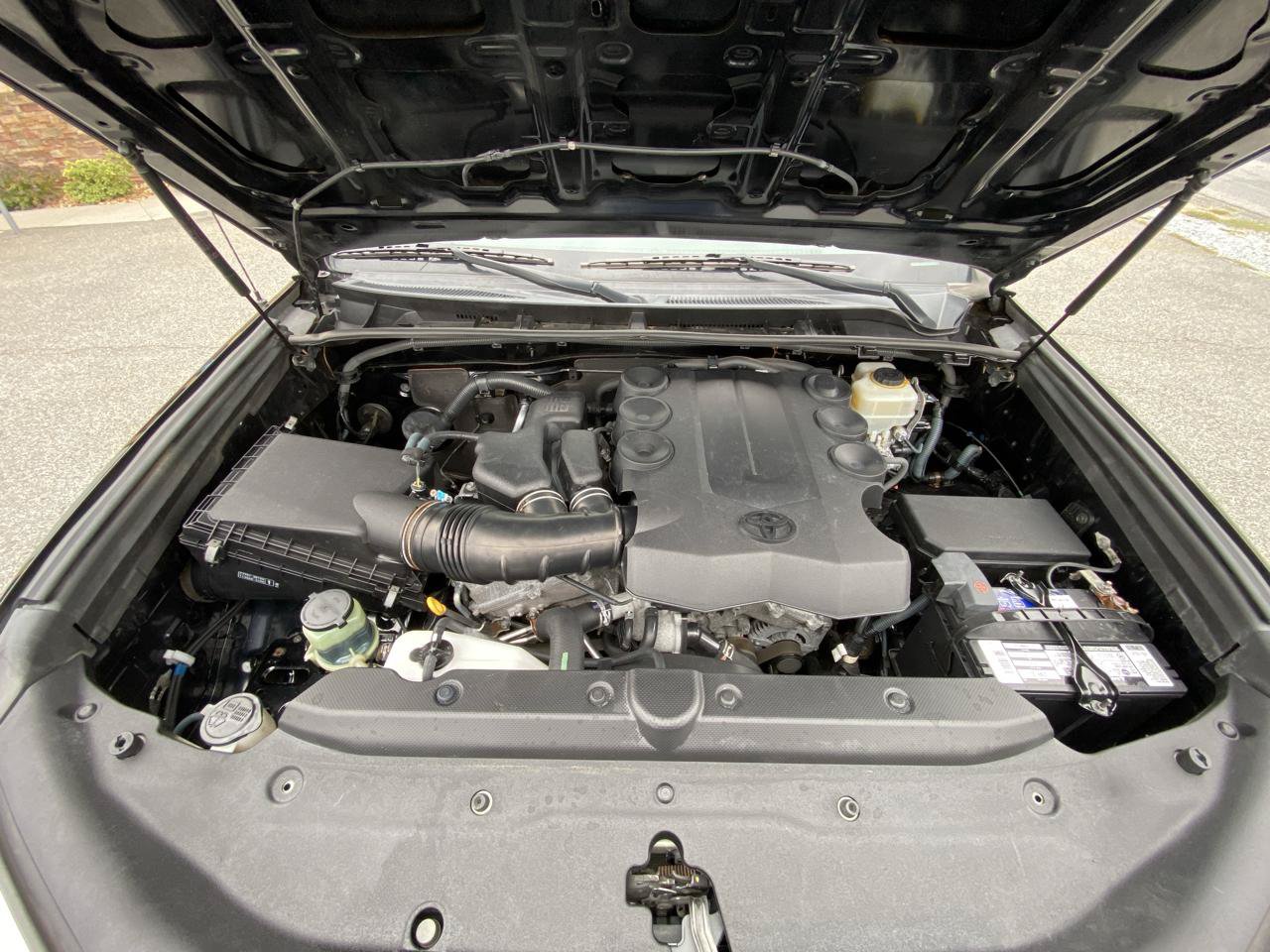 Used 2010 Toyota 4Runner SR5 AWD/4WD image 17