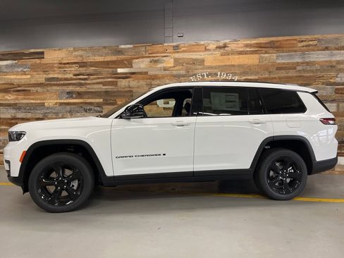 New 2025 Jeep Grand Cherokee L Altitude image 19