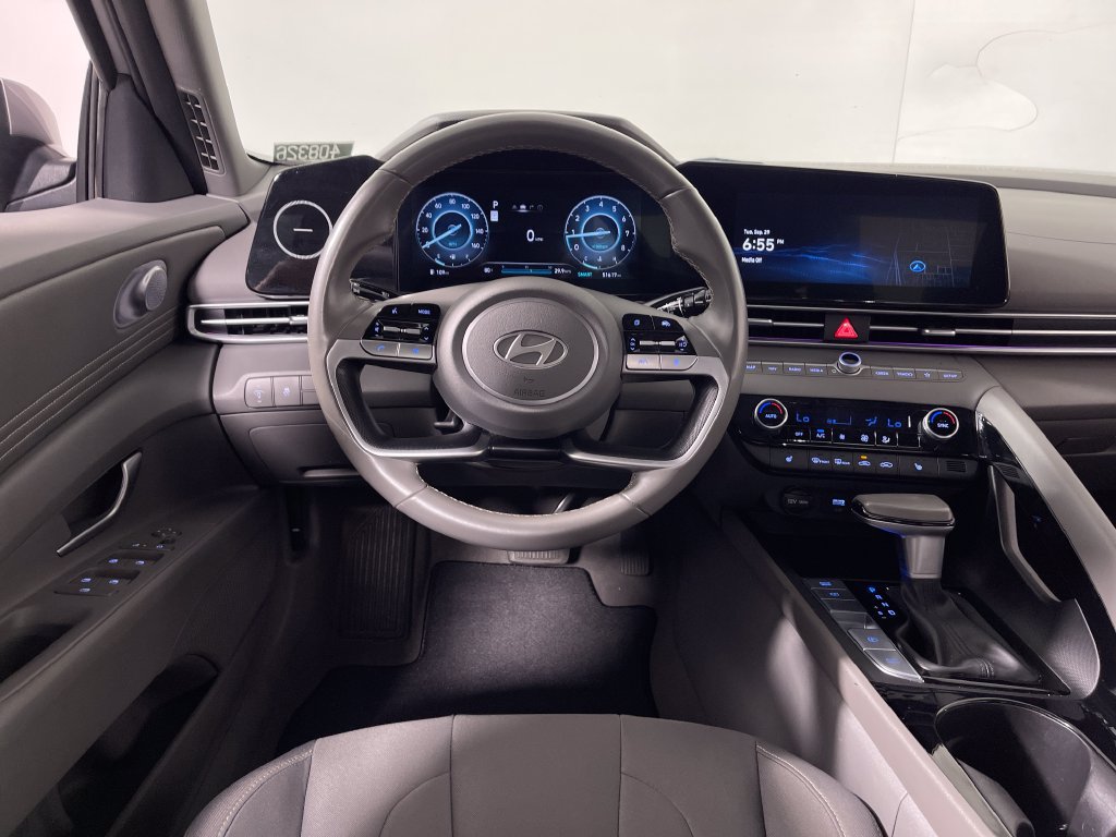 Certified 2025 Hyundai Elantra SEL FWD image 15