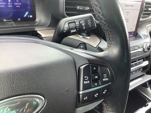 Used 2020 Ford Explorer Platinum w/ Premium Technology Package AWD/4WD image 34