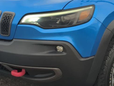 Used 2019 Jeep Cherokee Trailhawk w/ Cold Weather Group AWD/4WD image 11