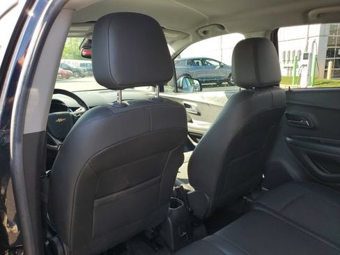 Used 2022 Chevrolet Trax LT w/ LT Convenience Package AWD/4WD image 25