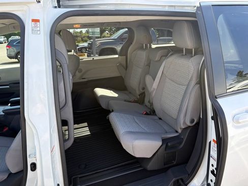 Used 2023 Toyota Sienna LE AWD/4WD image 14
