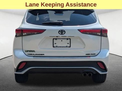 Used 2022 Toyota Highlander XSE AWD/4WD image 6
