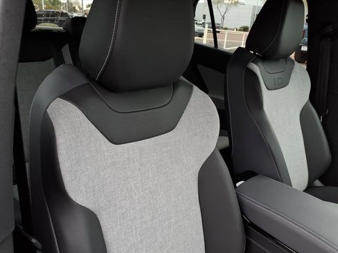 Used 2024 Volkswagen ID.4 2WD image 11