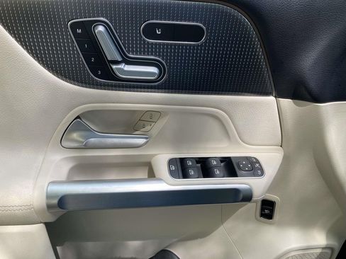 Used 2020 Mercedes-Benz GLB 250 image 11