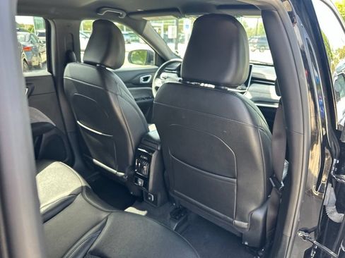 Used 2024 Jeep Compass Latitude AWD/4WD image 31