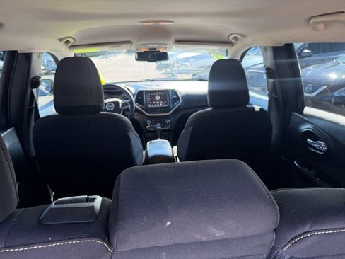 Used 2015 Jeep Cherokee Latitude w/ Comfort/Convenience Group AWD/4WD image 19