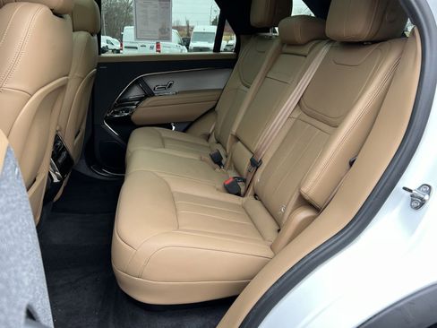 Used 2025 Land Rover Range Rover Sport SE image 23