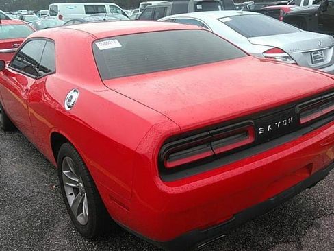 Used 2016 Dodge Challenger SXT image 8
