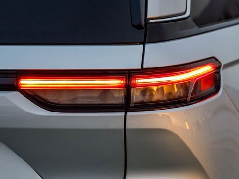 Certified 2024 Jeep Grand Cherokee Limited image 10