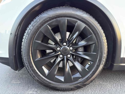 Used 2016 Tesla Model X 90D image 22