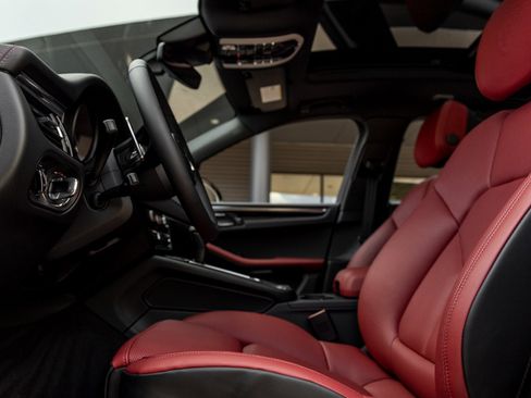 New 2026 Porsche Macan image 22