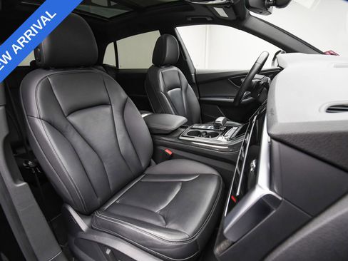 Used 2019 Audi Q8 Premium w/ Convenience Package image 17