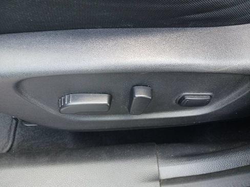 Used 2017 Nissan Rogue SV FWD image 31