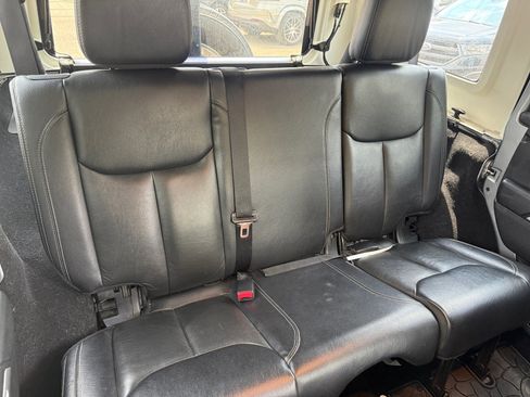 Used 2016 Jeep Wrangler Unlimited Rubicon AWD/4WD image 18