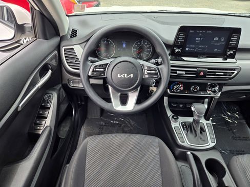 Used 2023 Kia Seltos LX AWD/4WD image 12