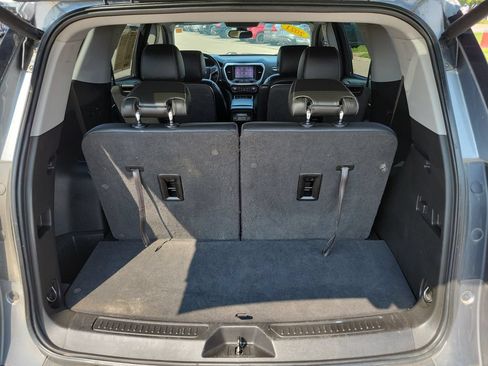 Used 2021 GMC Acadia SLT w/ Technology Package FWD image 13