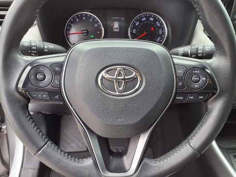 Used 2021 Toyota RAV4 XLE Premium w/ Carpet Mat Package (TMS) FWD image 9