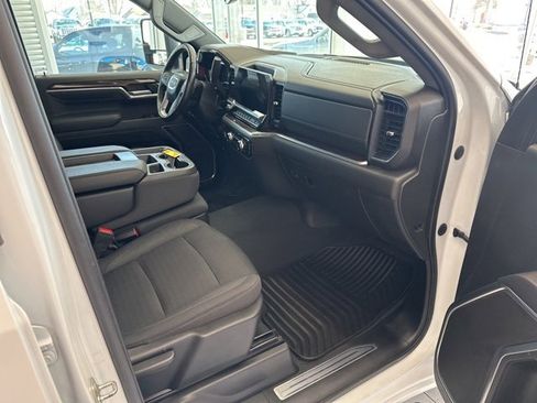 Used 2022 GMC Sierra 1500 SLE image 16