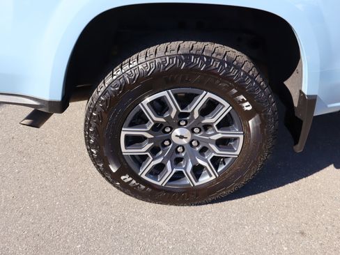 Used 2025 Chevrolet Colorado Z71 AWD/4WD image 38