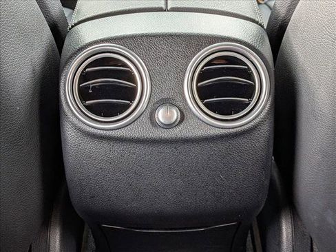 Used 2019 Mercedes-Benz GLC 300 4MATIC image 17