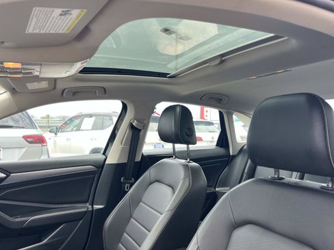 Certified 2024 Volkswagen Jetta SE FWD image 19