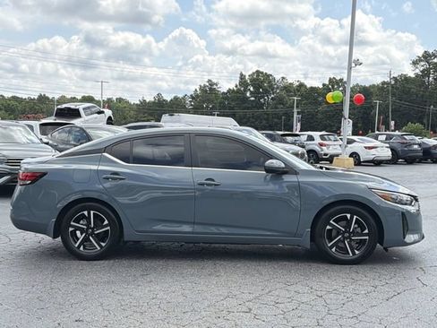 Used 2025 Nissan Sentra SV FWD image 8