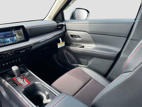 Used 2025 Nissan Kicks SR image 19