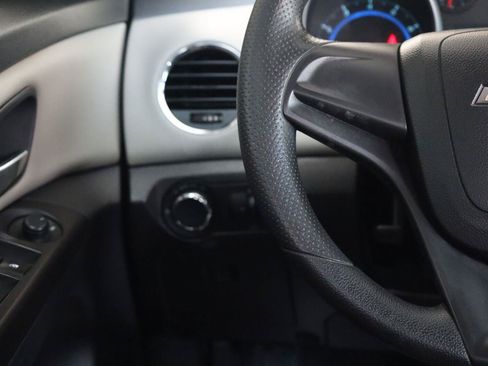 Used 2016 Chevrolet Cruze LS FWD image 27