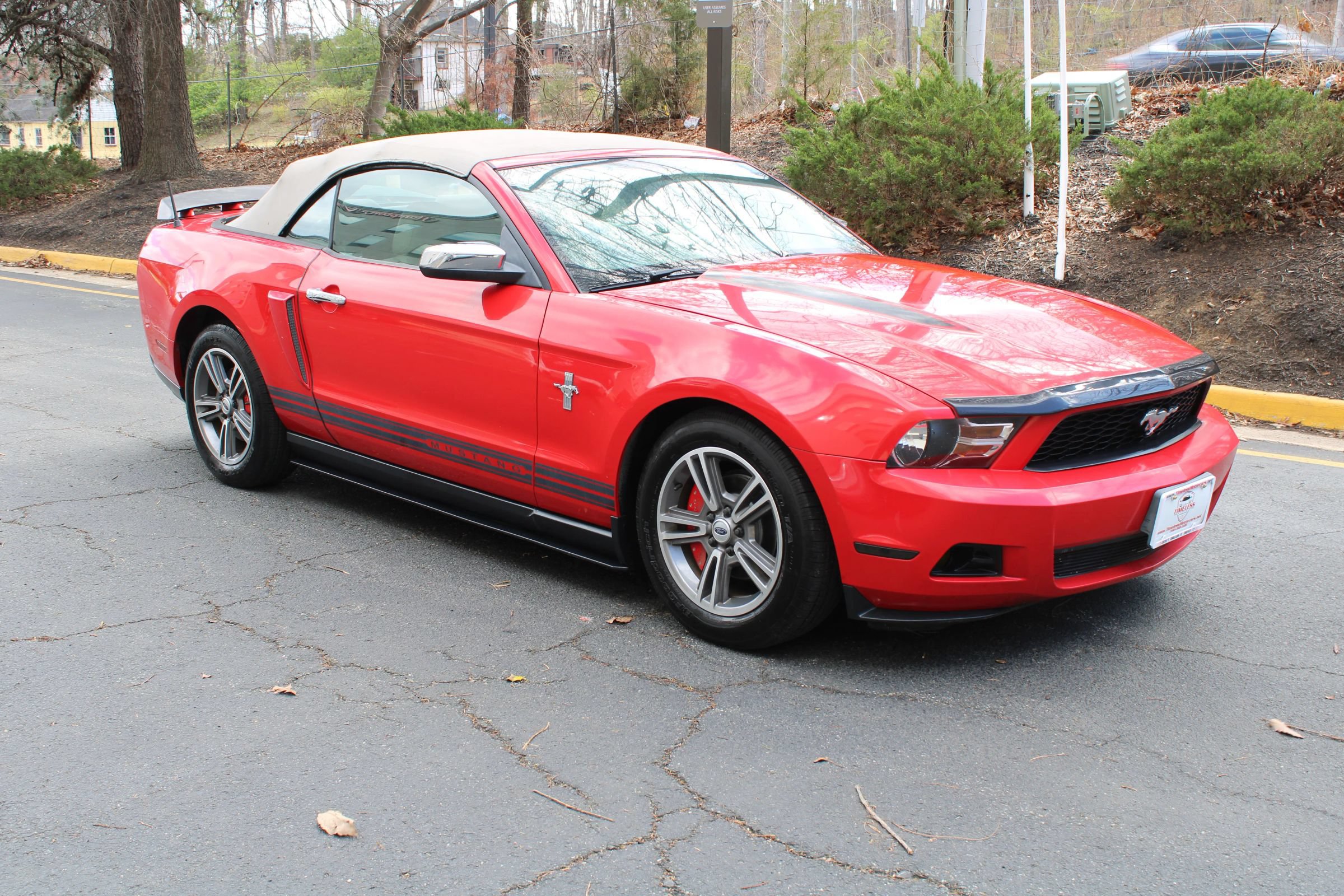 Used 2010 Ford Mustang Convertible RWD image 28