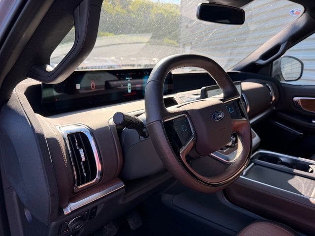 Used 2025 Ford Expedition King Ranch AWD/4WD image 17